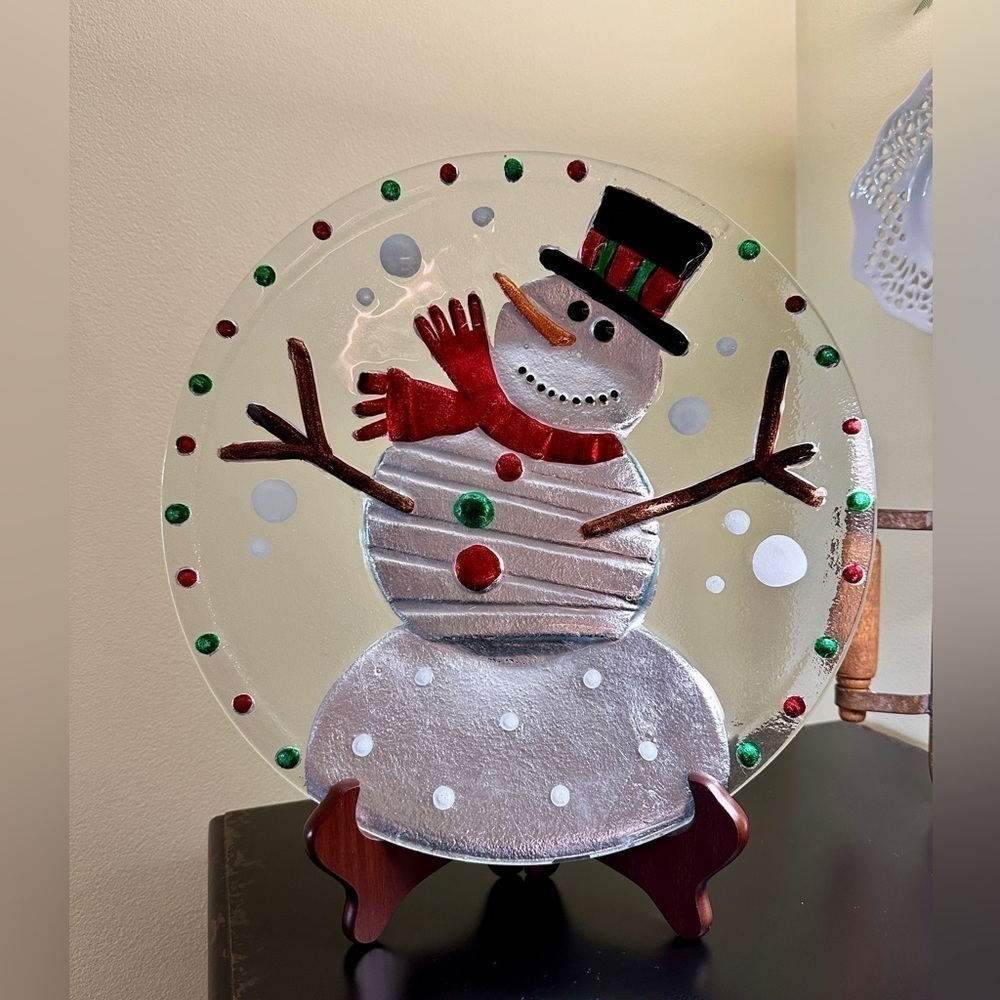 SILVESTRI, 12” ROUND,GLASS,SNOWMAN PLATE. PERFECT FOR CHRISTMAS COOKIES/SNACKS.